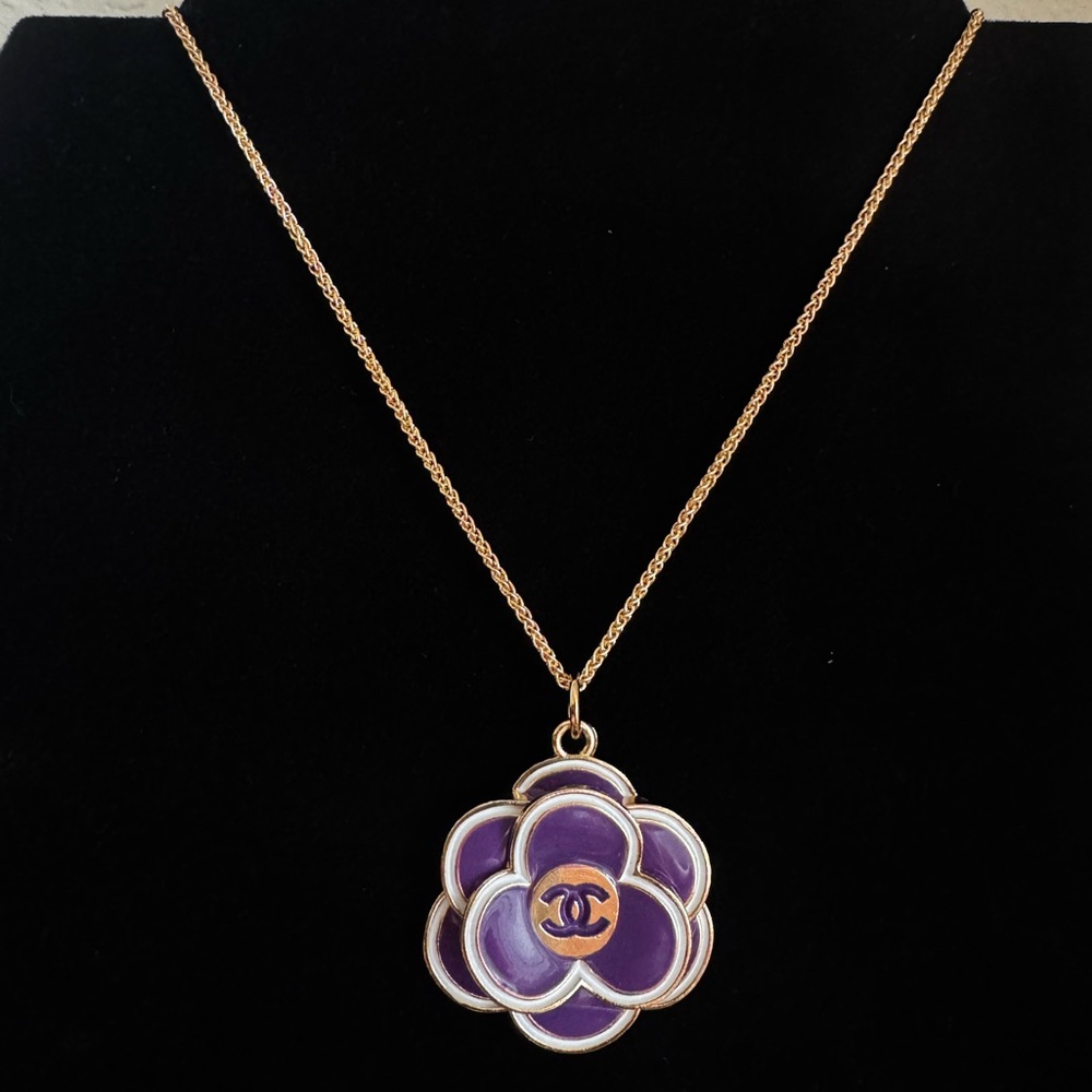 CHANEL FLOWER NECKLACE